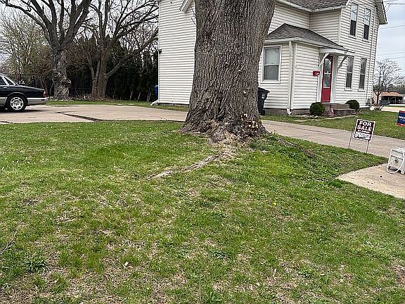 2nd image of 1819 Avenue Of The Cities