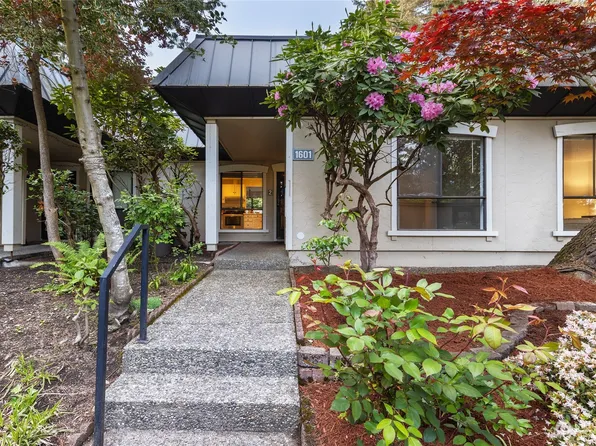 1601 102nd Place NE #E-2, Bellevue, WA 98004