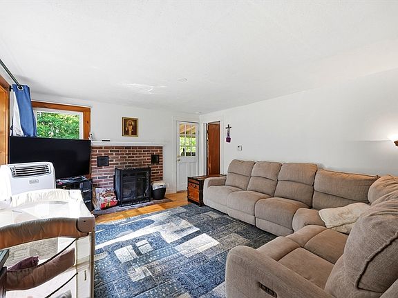 4th image of 154 S Ln