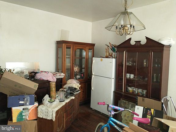 5th image of 122 W Mount Pleasant Ave