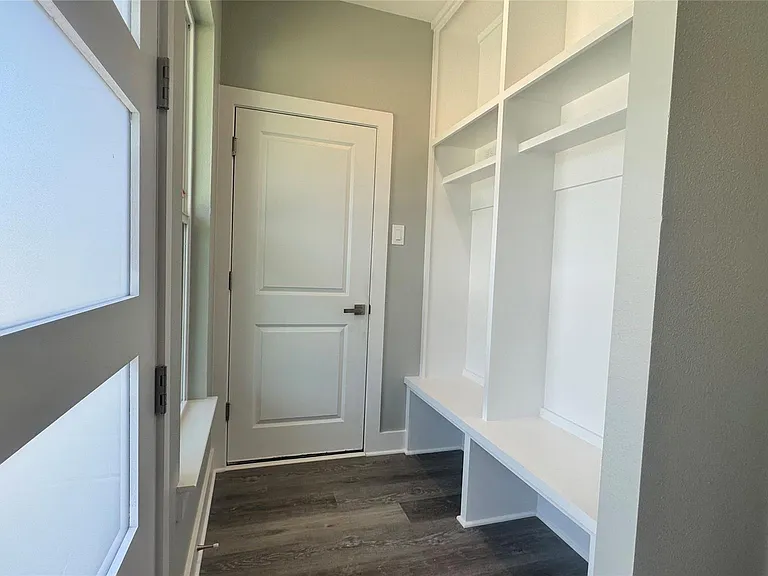 737 Ebenezer Ln — Photo 8