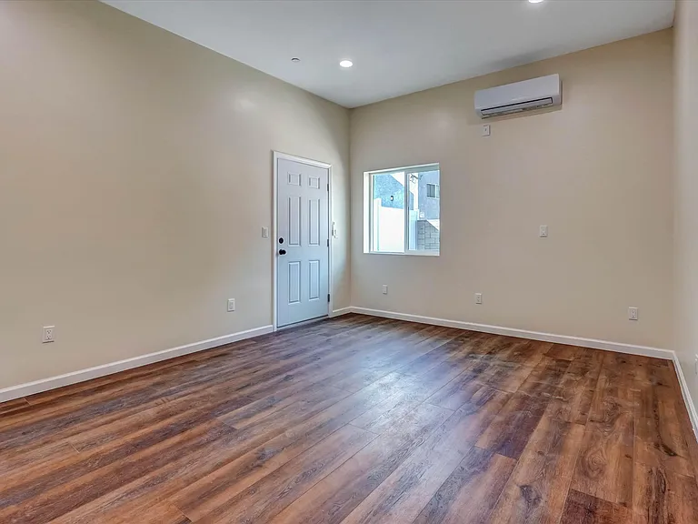 17095 Kingsbury St #B — Photo 9