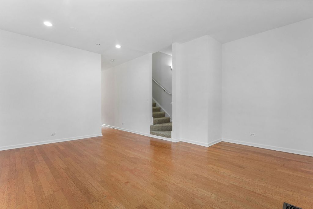 2403 W 32nd Pl, Chicago, IL - View 6