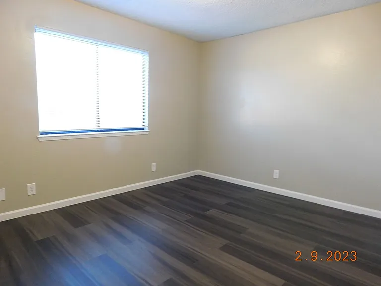 413 S Sunset St — Photo 8