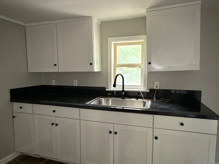 535 N College St — Photo 3