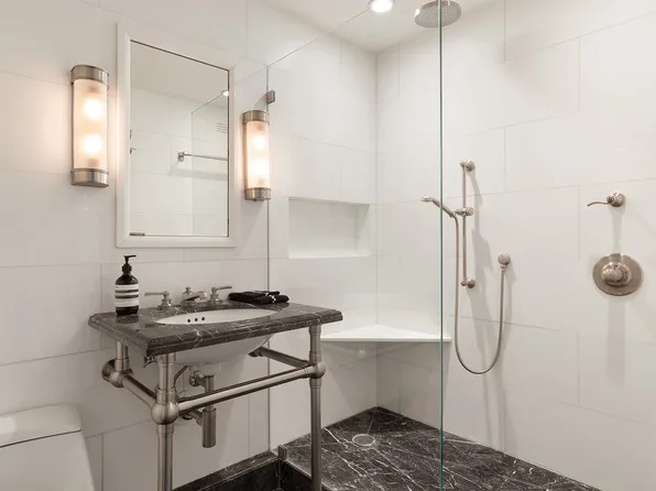 60 Sutton Place South image 13 of 18