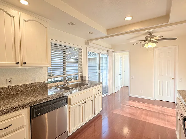 506 Silver Lake Dr — Photo 12