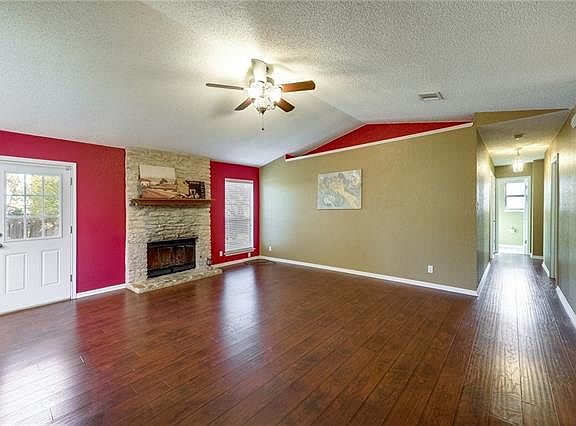 4th image of 2618 N Walker Dr