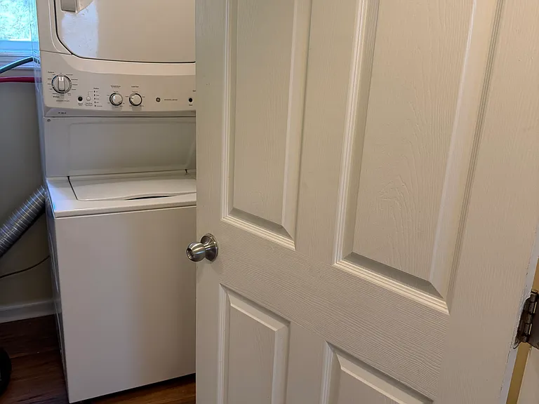 325-325B Monaco Dr — Photo 10