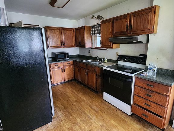 5th image of 320 E 29th St