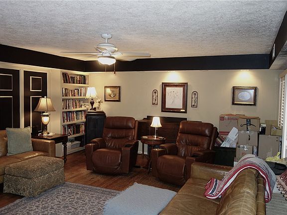 4th image of 2905 Broadmoor Dr