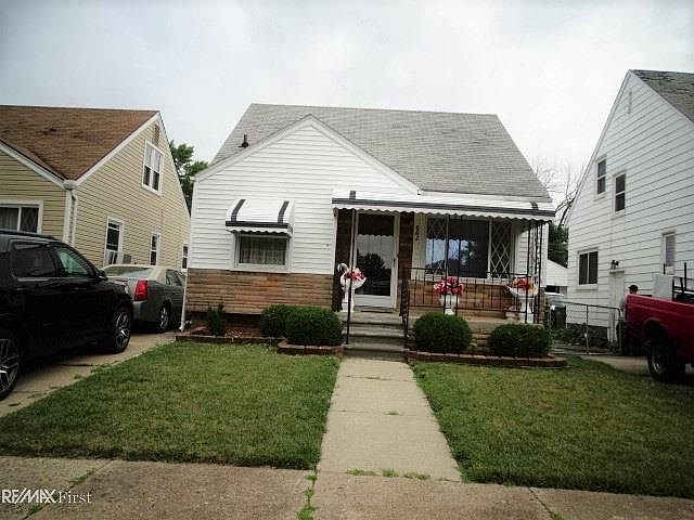 1st image of 882 Farnham Ave