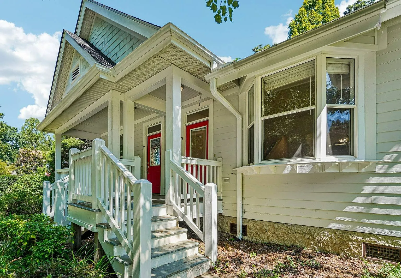 3 bed, 2.0 bath, 1350 sqft, $2,100 — Photo 1