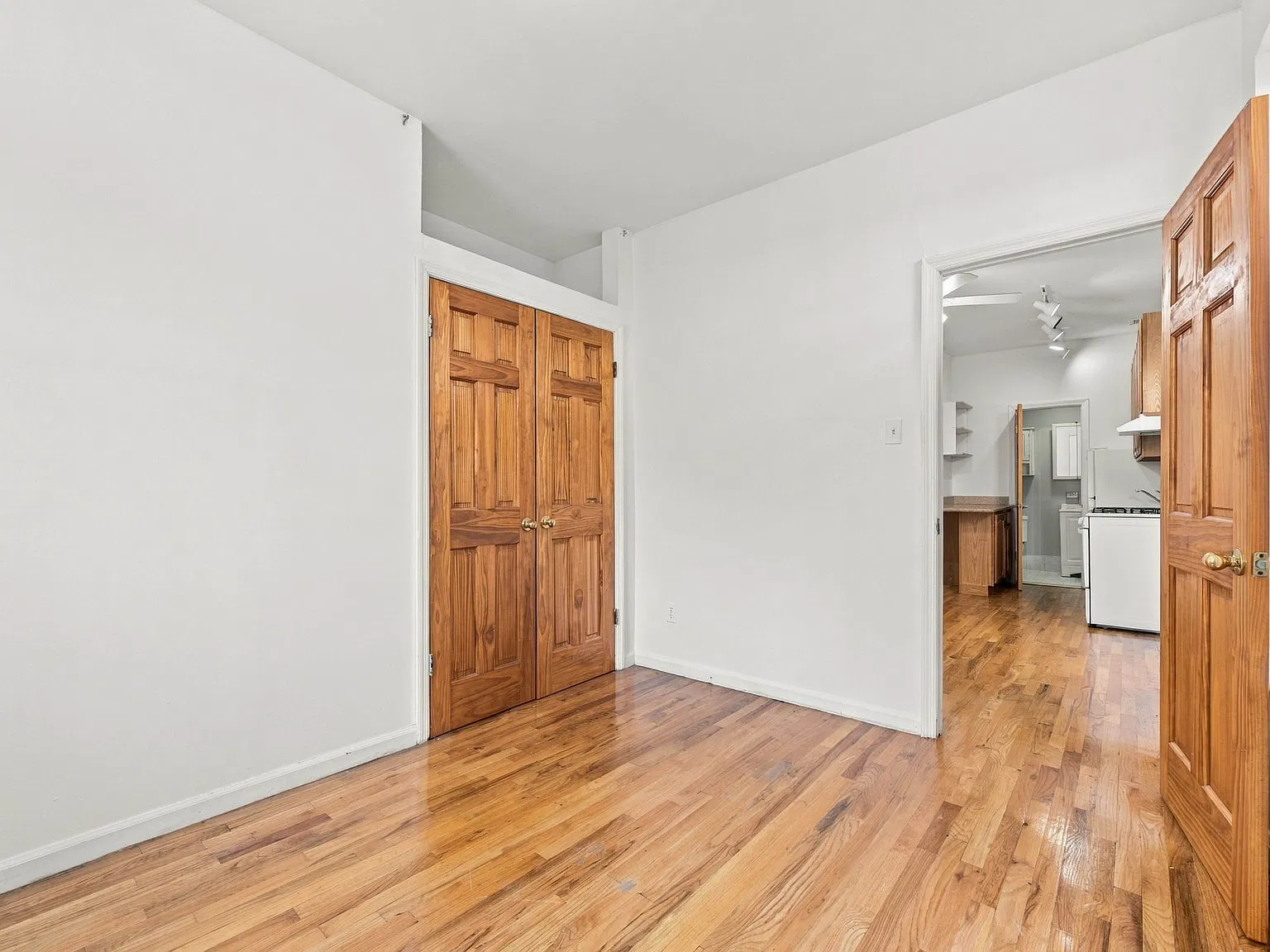 647 Franklin Avenue — Photo 3