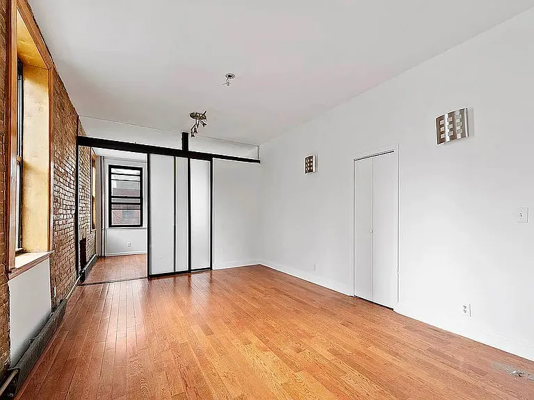 401 E 115th St #2S — Photo 1