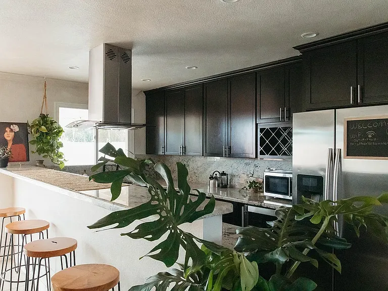 1125 E Marigold Ln — Photo 3