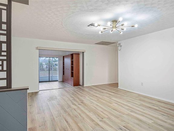 4th image of 3138 Beacon Dr