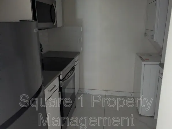 7615 105th St NW #104, Edmonton, AB T6E 4G9