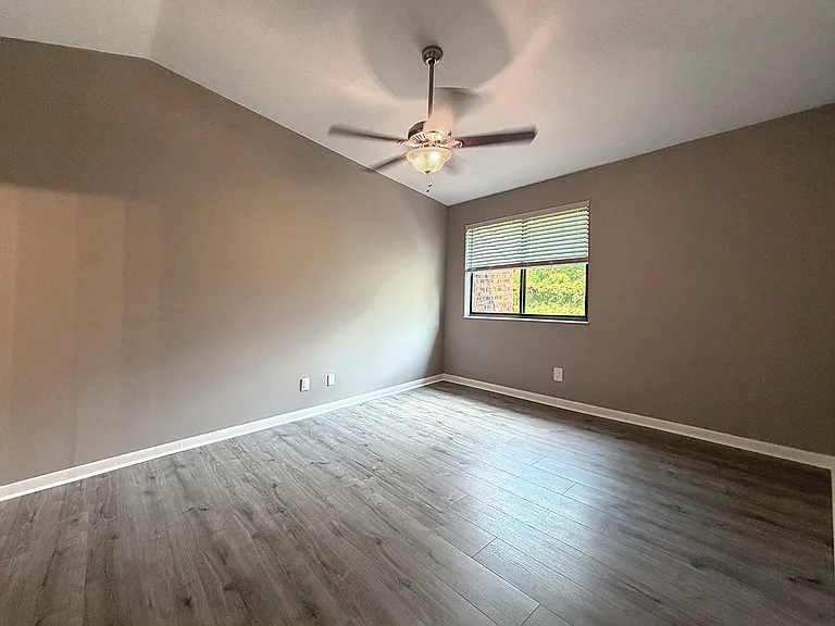 52 Woodland Hills Dr #10 — Photo 12