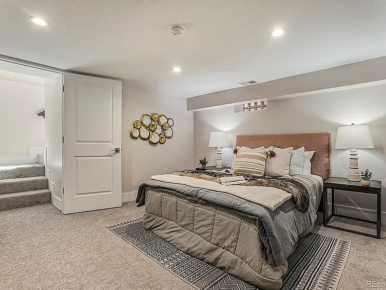 406 S Pearl St — Photo 15