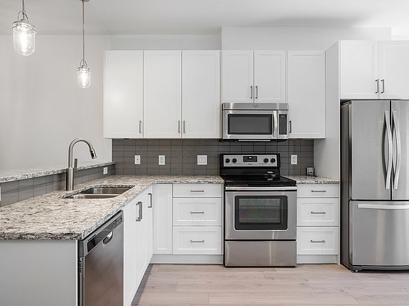3rd image of 600 Sherwood Rd Unit 54