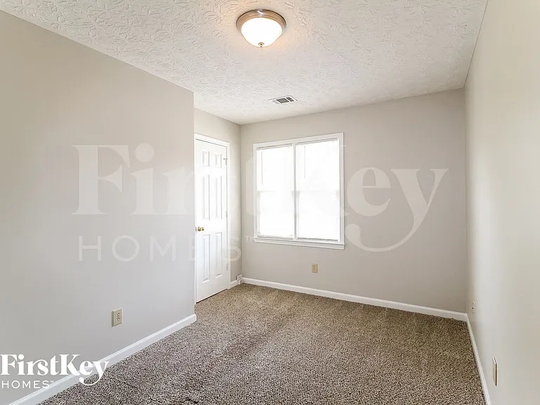 1845 Rockside Ln — Photo 12