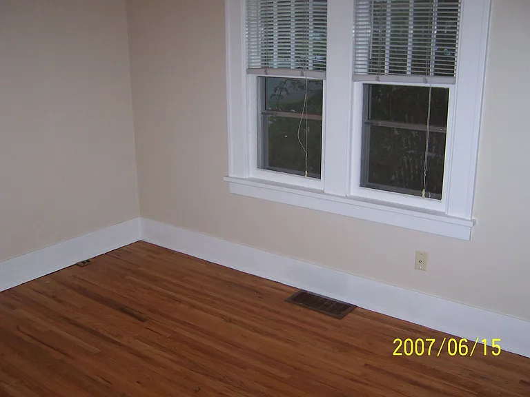 808 W Myrtle St — Photo 6