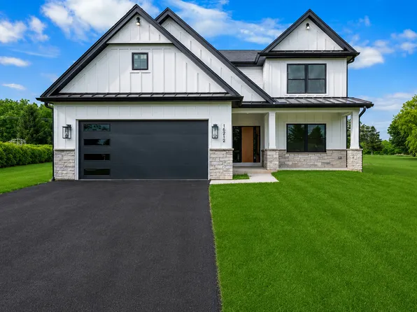 16212 Peregrine Trl, Huntley, IL 60142