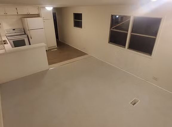 2nd image of 231 37th St SW #231