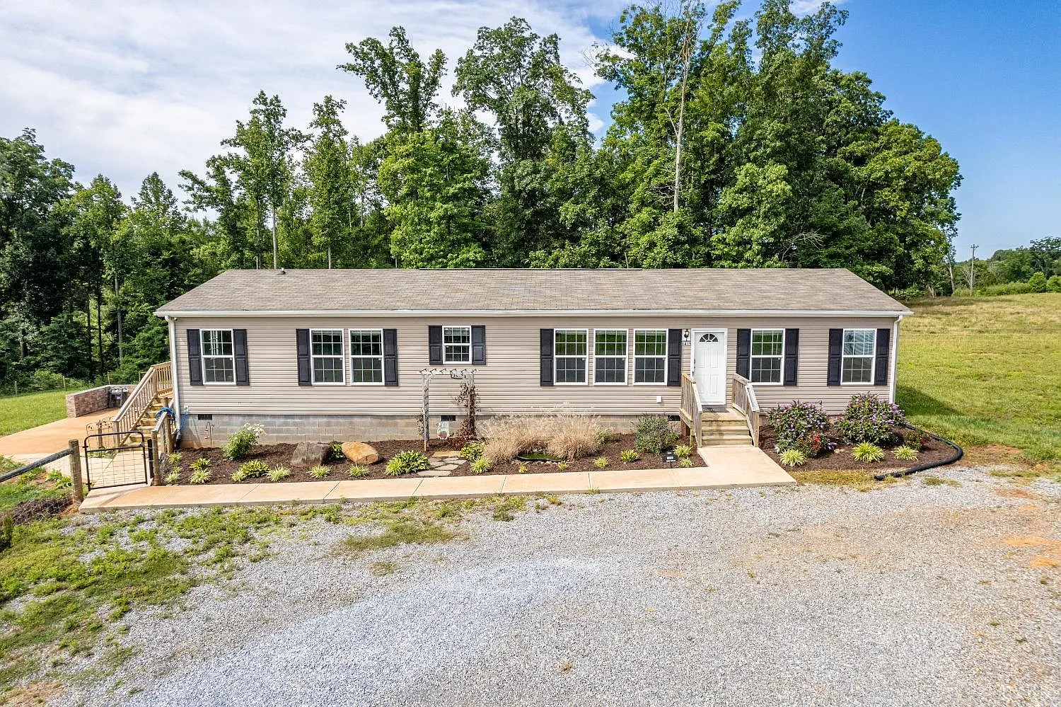 1415 Clover Creek Rd photo 1