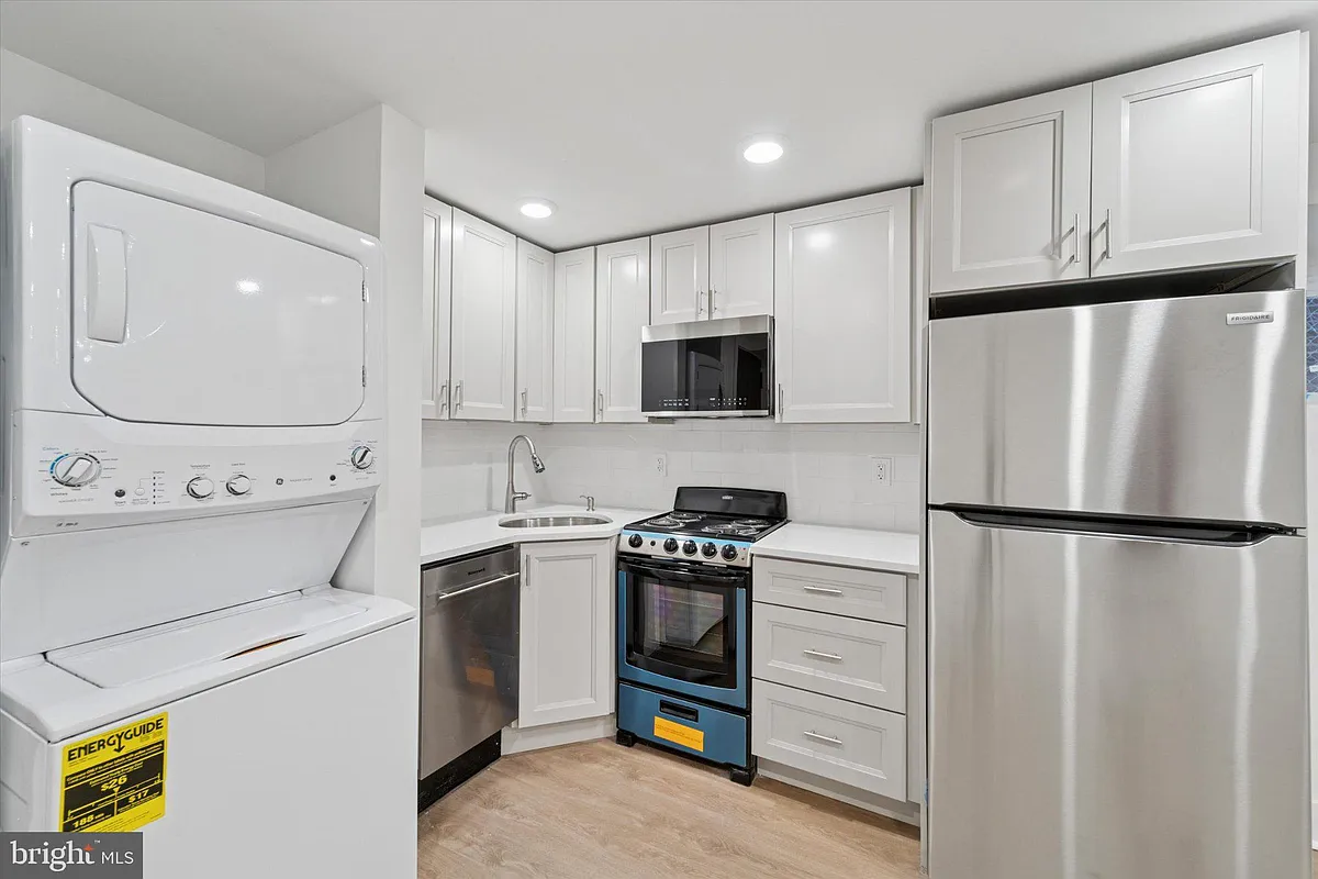 Building Photo - 812 W Roosevelt Blvd #6