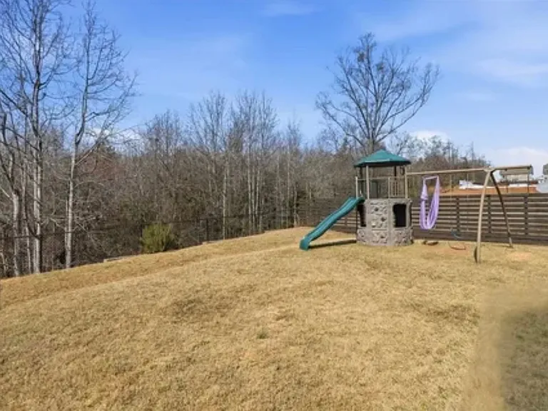 Pelham Glen Way — Photo 27