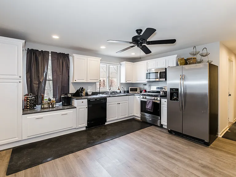 244-246 Bennett St #1 — Photo 8