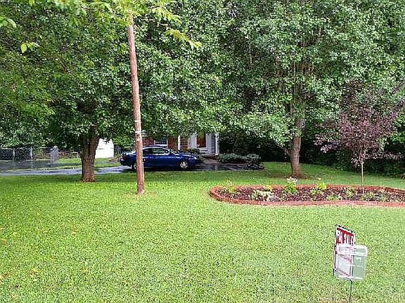 3rd image of 206 Evergreen Dr