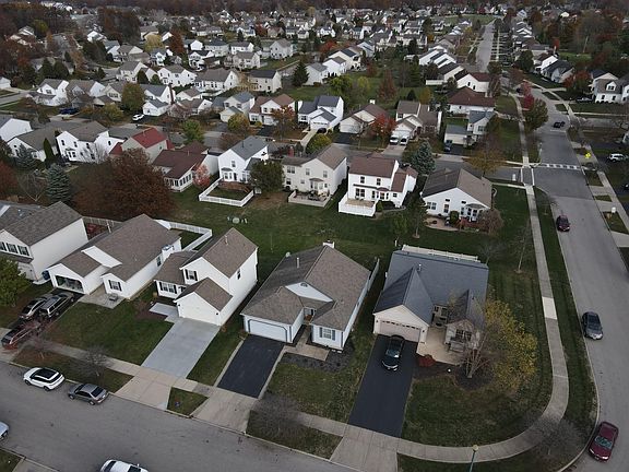 3rd image of 664 Rainbow Dr