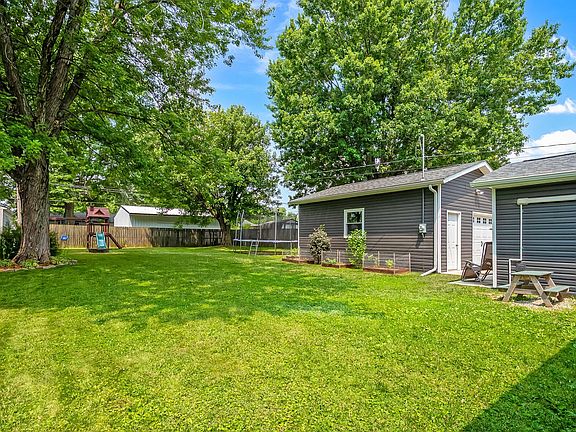 4th image of 73 Richards Dr