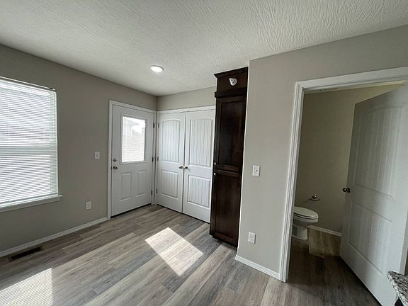 4th image of 748 N Turner Ave