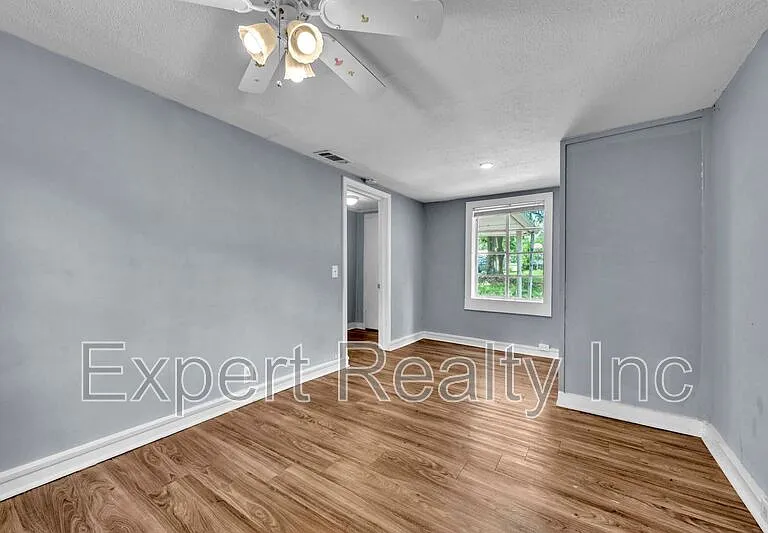 216 Meadowood Ave — Photo 11