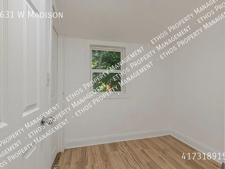 2631 W Madison St — Photo 8