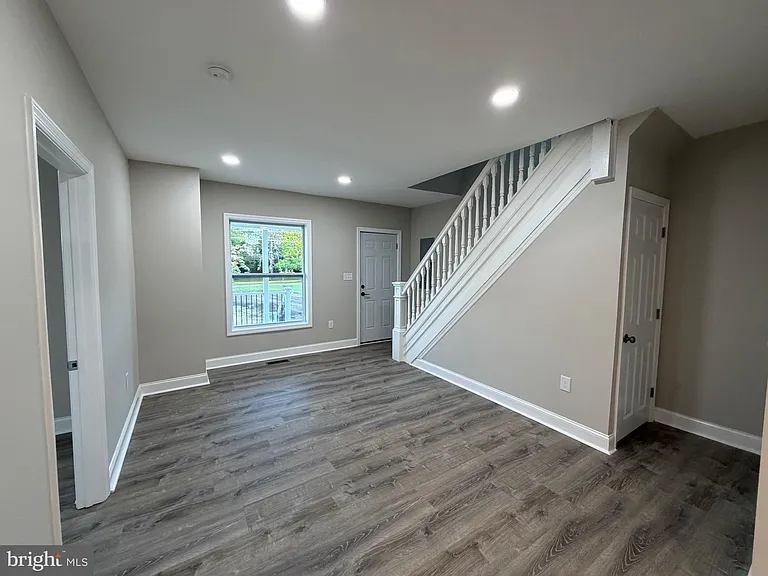380 W Weymouth Rd — Photo 2