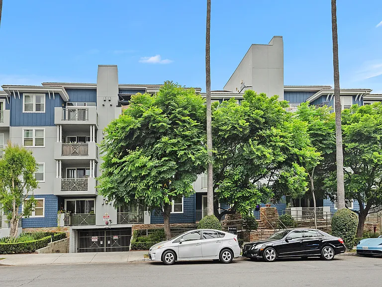 6038 Carlton Way #106 — Photo 22