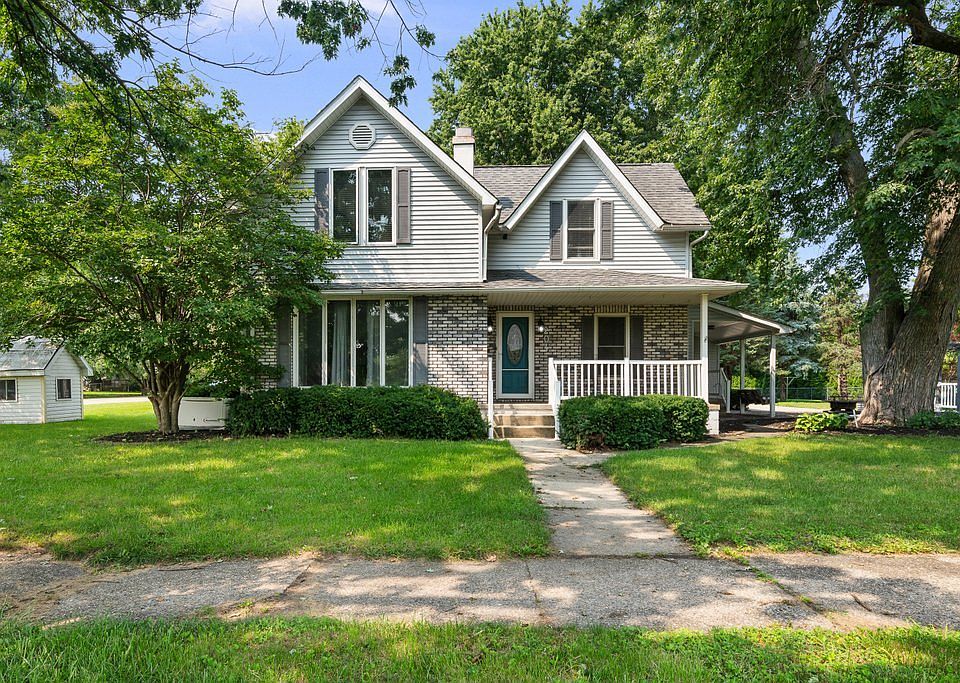 1st image of 204 NE 7th St