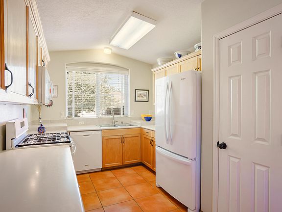 3rd image of 8316 Calle Avion NE