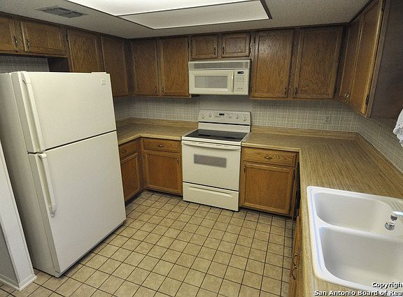 3rd image of 3326 Jenkins Dr