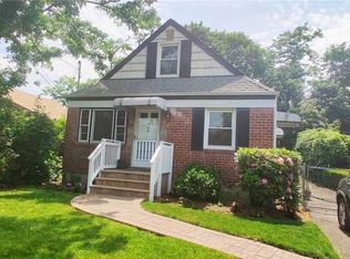926 Brush Hollow Rd, Westbury, NY 11590