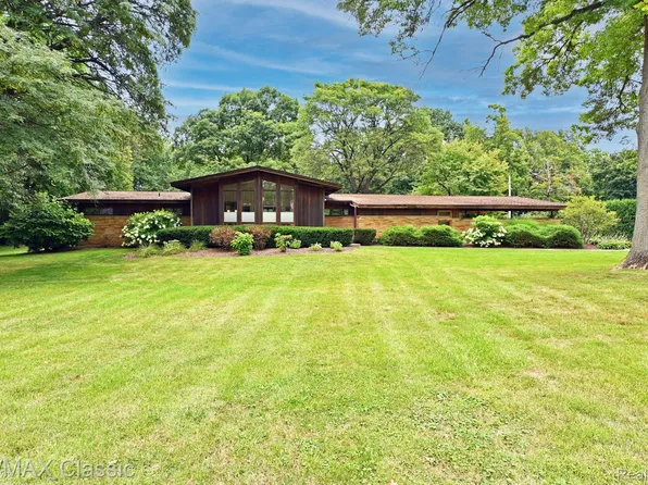 11820 Amherst Ct, Plymouth, MI 48170