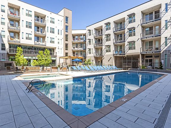 Resort Style Swimming Pool & Hot Tub