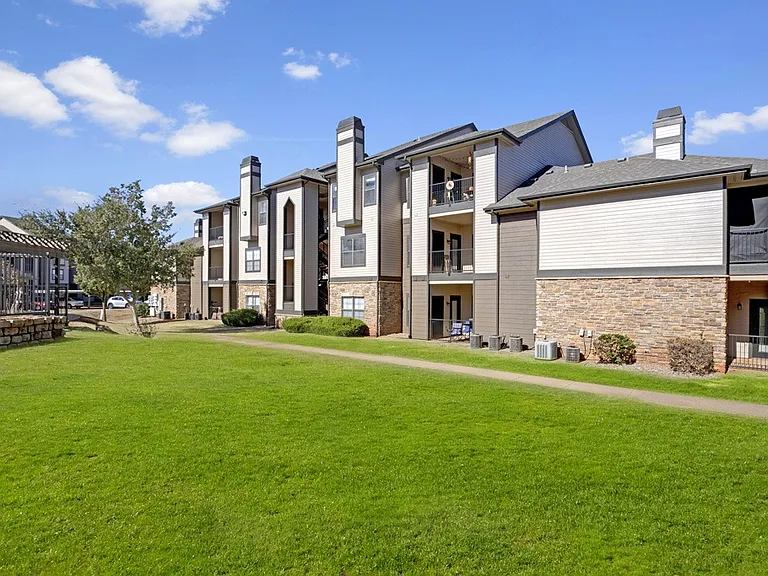 Stoneleigh on May Apartment Homes — Photo 19