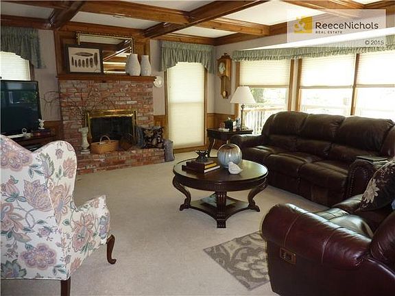 3rd image of 313 NE Dartmore Ct