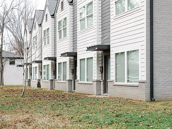 2nd image of 806 W 32nd St